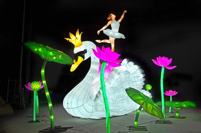 5000 lys, 45 boder og Danmarks højeste juletræ: Verdensberømt ballet inspirerer Frihedens juleudsmykning