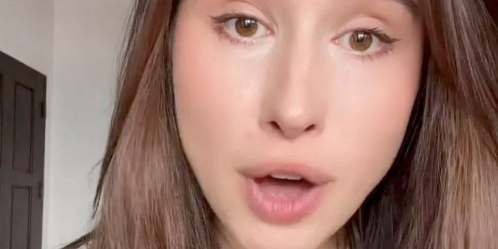 Kvinde opdagede ‘mærkelig lugt’ på hotelværelse: Da hun kiggede under sengen, fik hun sit livs chok