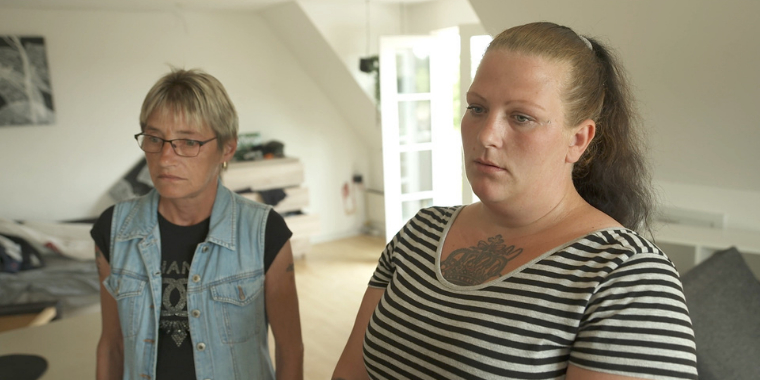Luksusfælden i aften: Camilla har kæmpe gæld – giver sit dankort til 7-årig datter