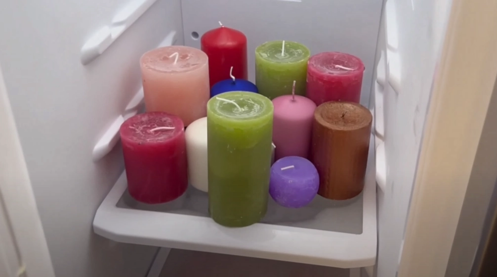 Mand sætter sine stearinlys i fryseren: Den alternative opbevaring sparer ham mange penge