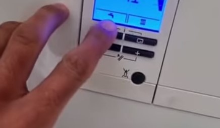 Meget få danskere bruger det: VVS’er deler genialt tip til at spare penge på varmeregningen