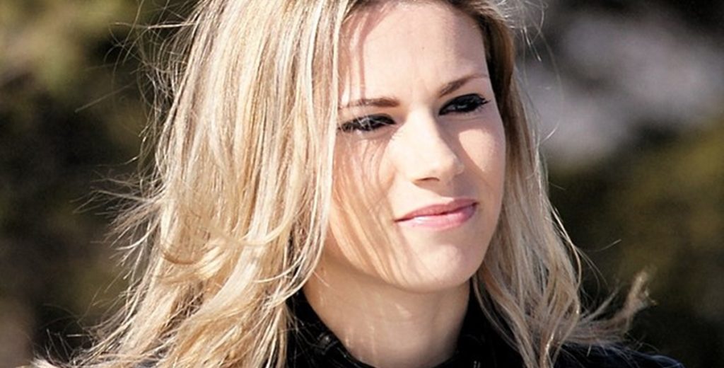 Cykelkommentator så sin kæreste styrte alvorligt på direkte TV: “Det var et svært øjeblik.”