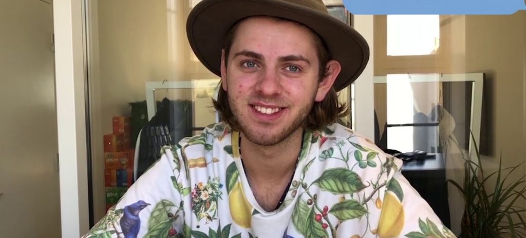 Medie: Albert Dyrlund sprang over et hegn