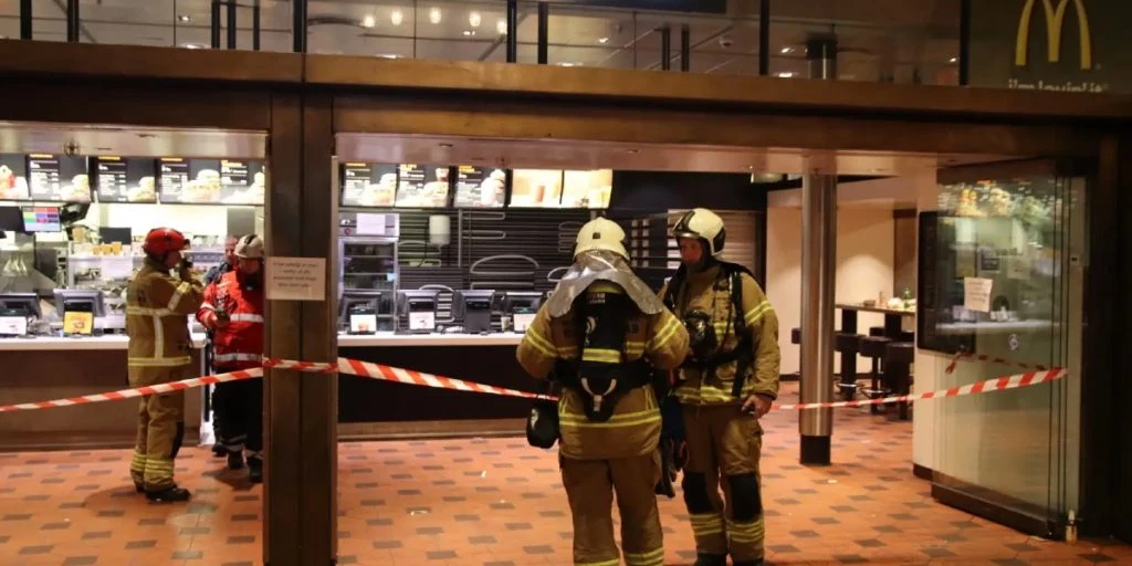 McDonald’s på Hovedbanegården evakueret: 14 ansatte blev akut syge