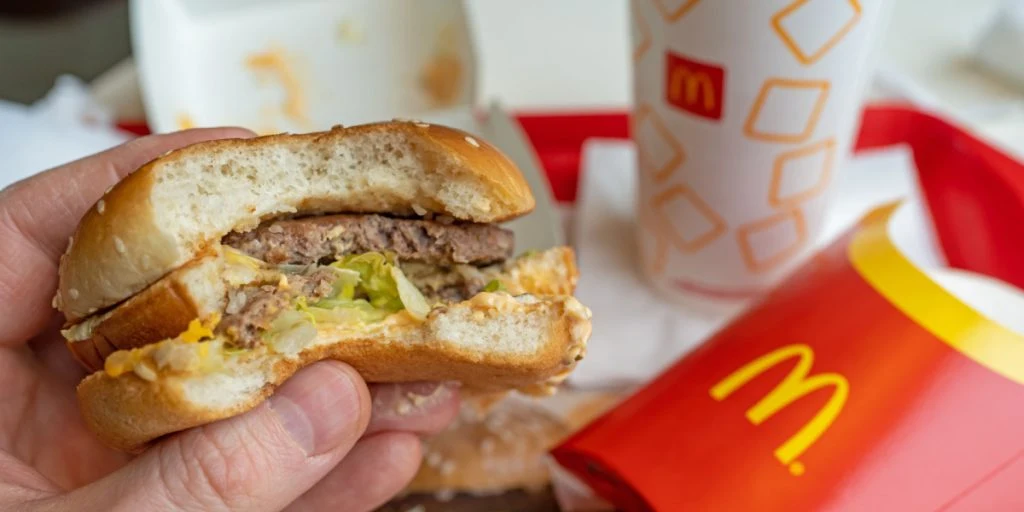 Mand gør grimt fund i McDonald’s-burger
