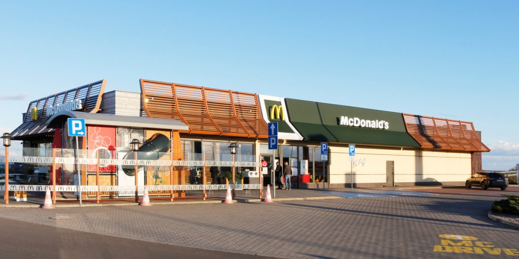 Mand skød McDonald’s ansat – Havde fået kolde pommes frites