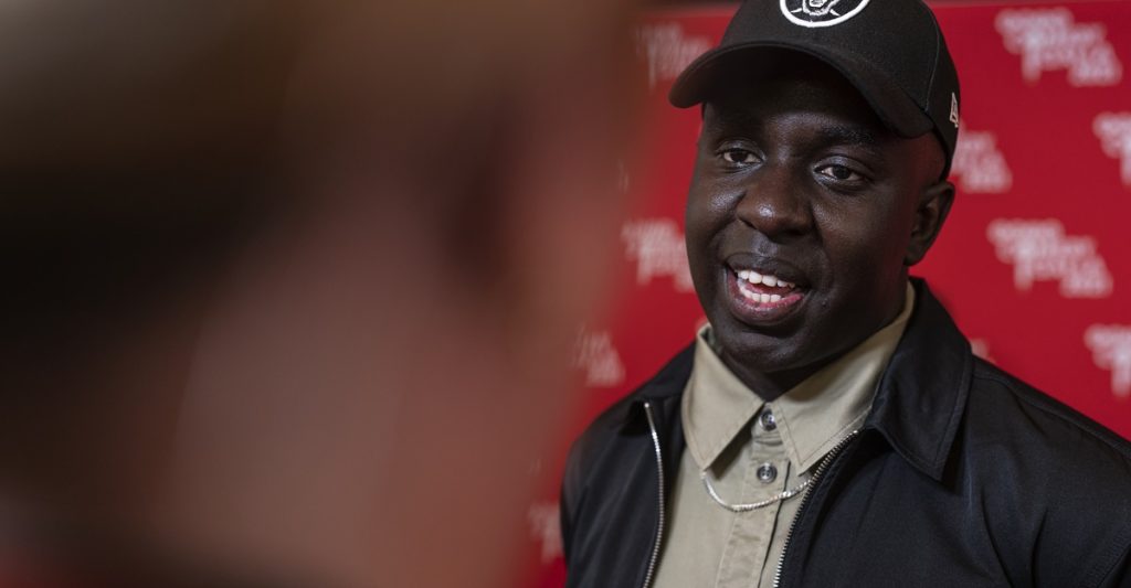 Deler rørende video: Melvin Kakooza har fået svar på scanning