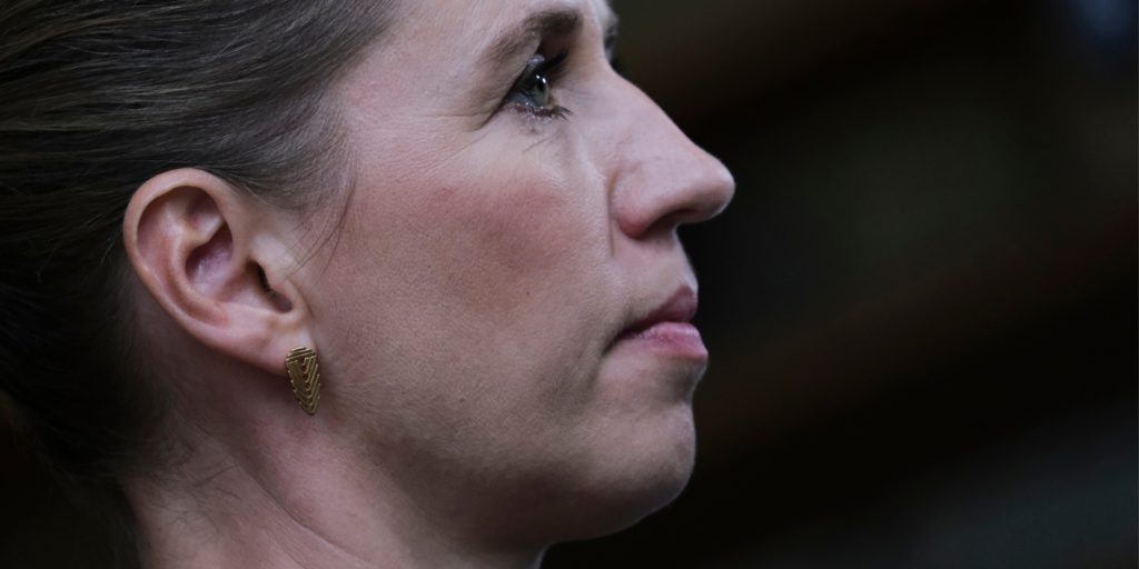 Mette Frederiksen fik et hav af negative kommentarer: Kun denne kommentar svarer Mette igen på