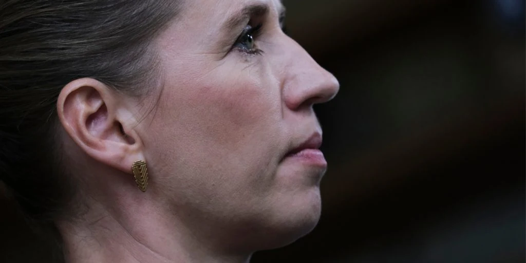Mette Frederiksen fik et hav af negative kommentarer: Kun denne kommentar svarer Mette igen på
