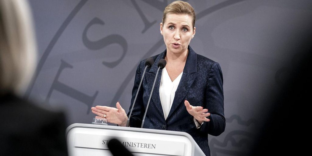 Mette Frederiksen frikender sig selv