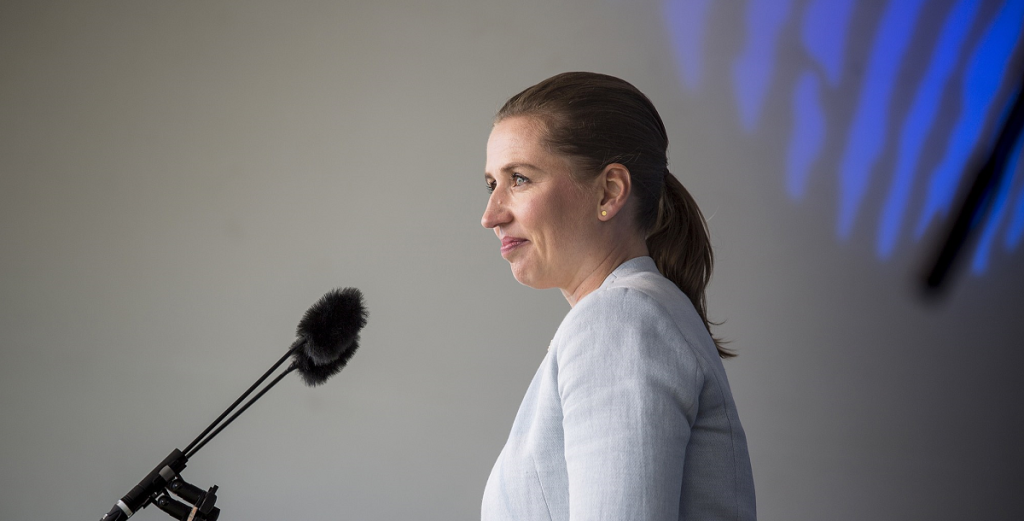 Mette Frederiksen står i spidsen for ny alliance: Hæver aldersgrænse og yderligere kontrol
