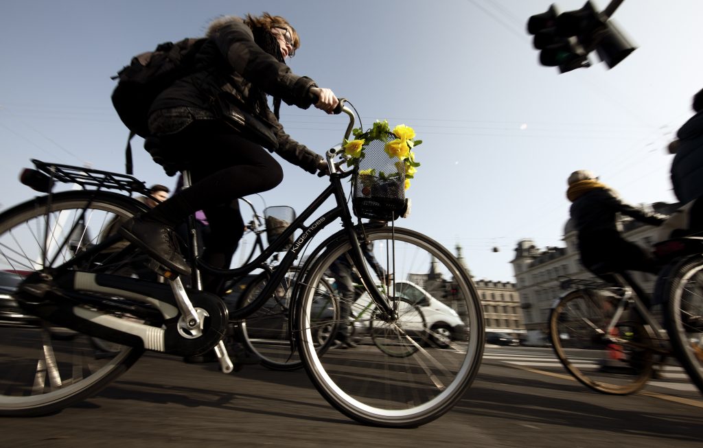 Politiet advarer trafikanter: respekter rødt lys, vær opmærksom og forvent ekstra ventetid