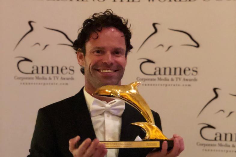 Forfatter-programmer med Mick Øgendahl får en gulddelfin i Cannes