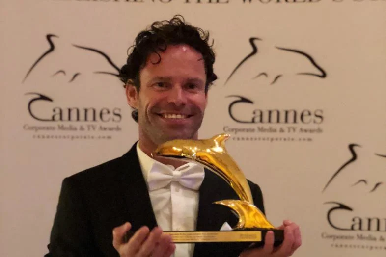 Forfatter-programmer med Mick Øgendahl får en gulddelfin i Cannes