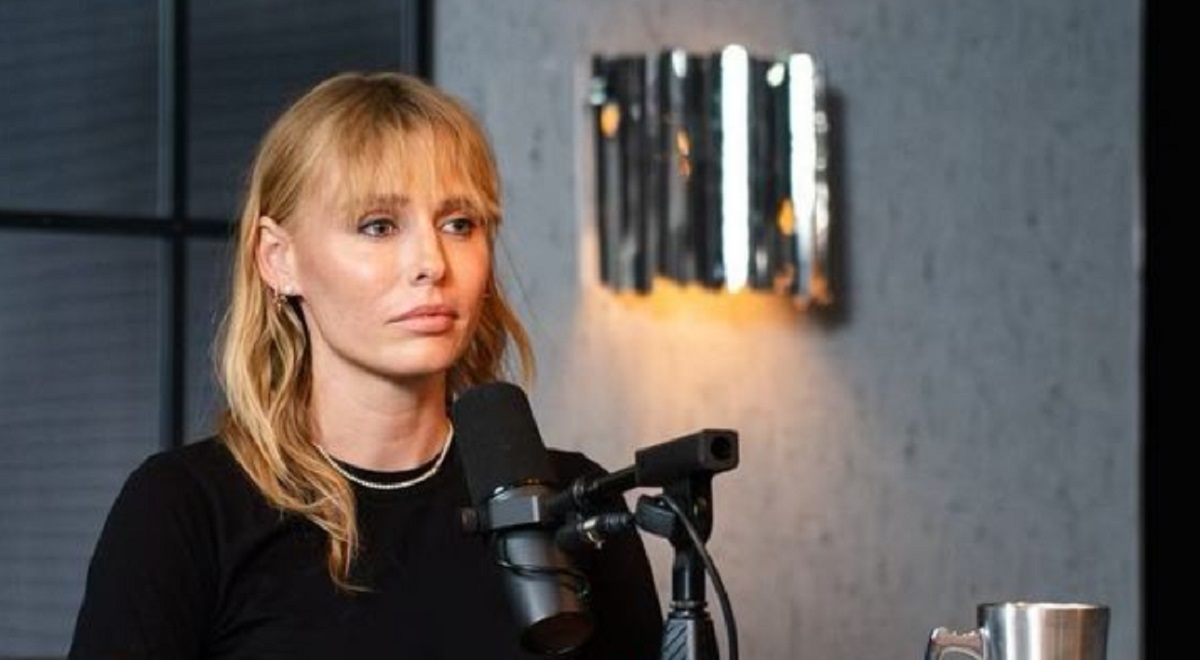 Model mistede begge ben på grund af tampon: Nu åbner hun op