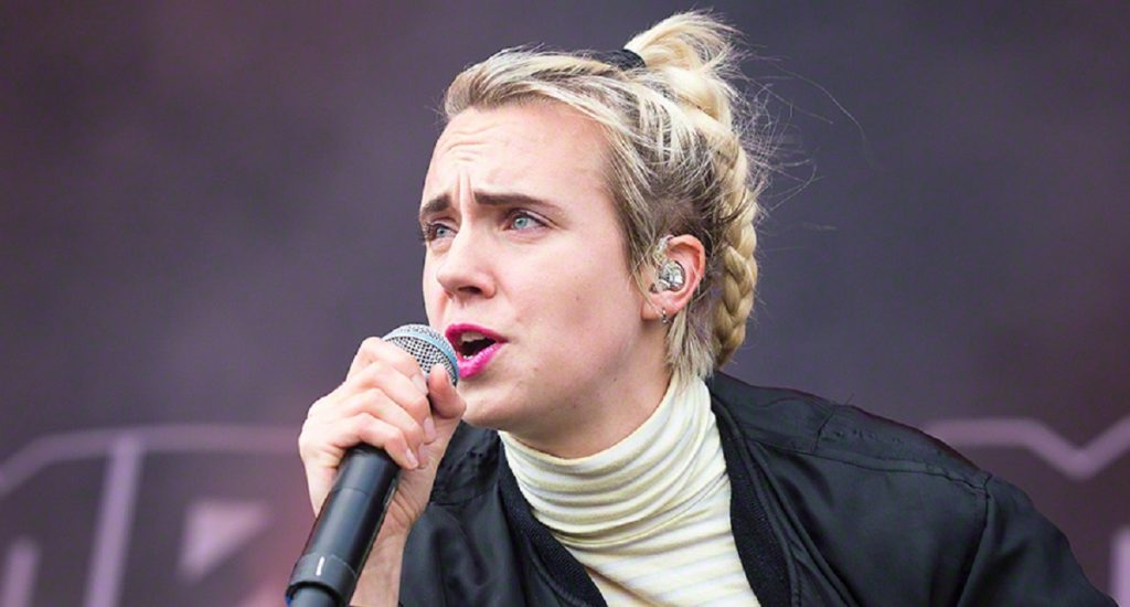 Billetterne blev revet væk: Nu sætter MØ en tredje koncert op på VEGA
