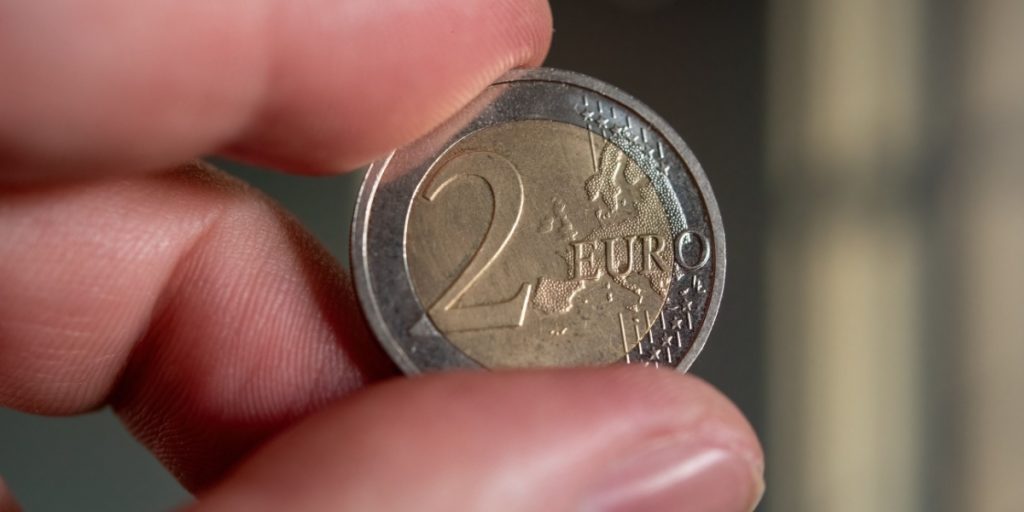 Gem denne nye 2 euro mønt derhjemme: Om nogle år kan den være en formue værd