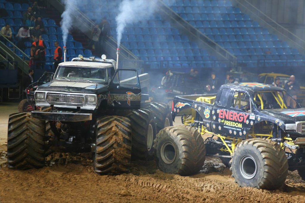Hold på hat og briller: Monster Trucks vælter Vejle i aften
