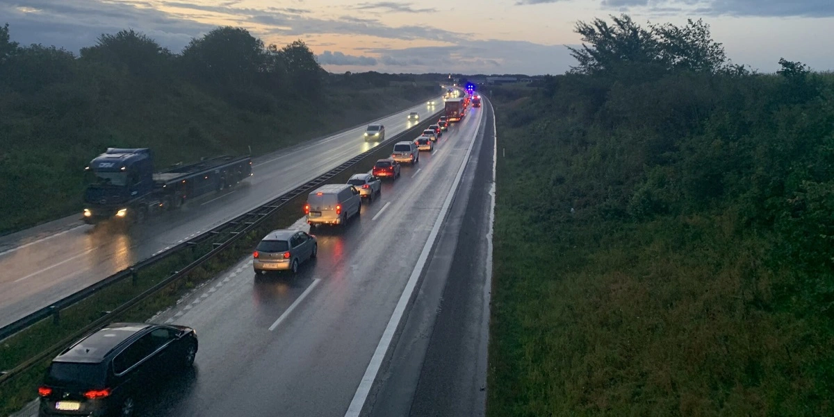 Kø i morgentrafikken: Færdselsuheld på motorvejsstrækning