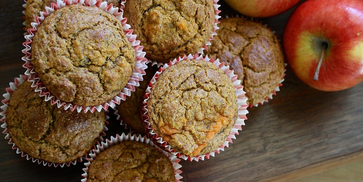 Mand ser sin hustru spise en muffin for første gang – hvad der så sker, får ham til at tabe kæben