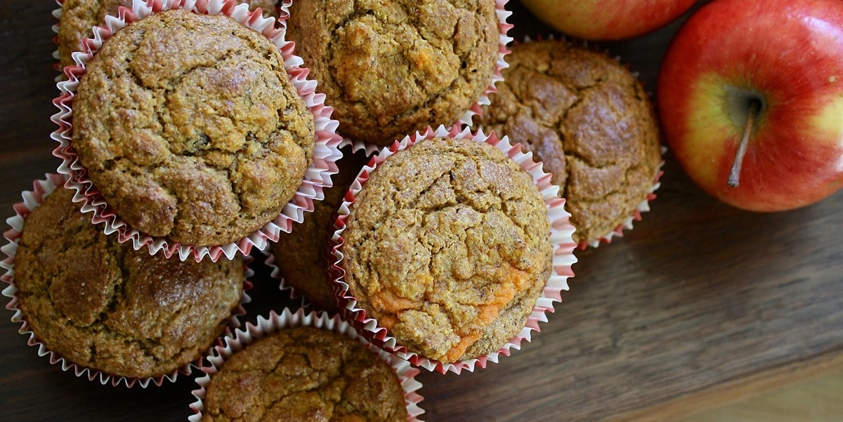 Mand ser sin hustru spise en muffin for første gang – hvad der så sker, får ham til at tabe kæben