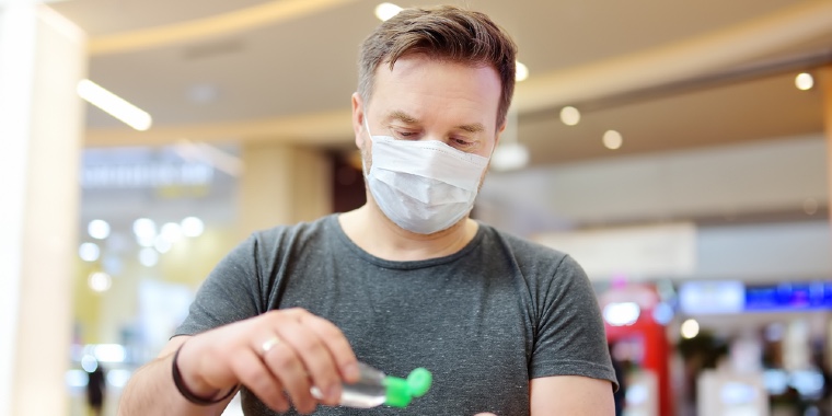 Ny coronavariant spreder sig: Her opfordres folk til at bruge mundbind