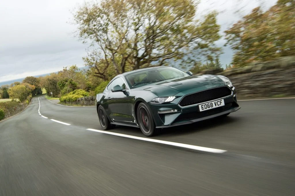TV: Mustang Bullitt brøler afsted på øen uden fartgrænser