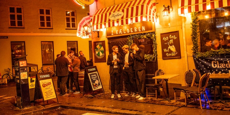 Nu ændres genåbningen af Danmark: Rammer natteliv, barer og restauranter