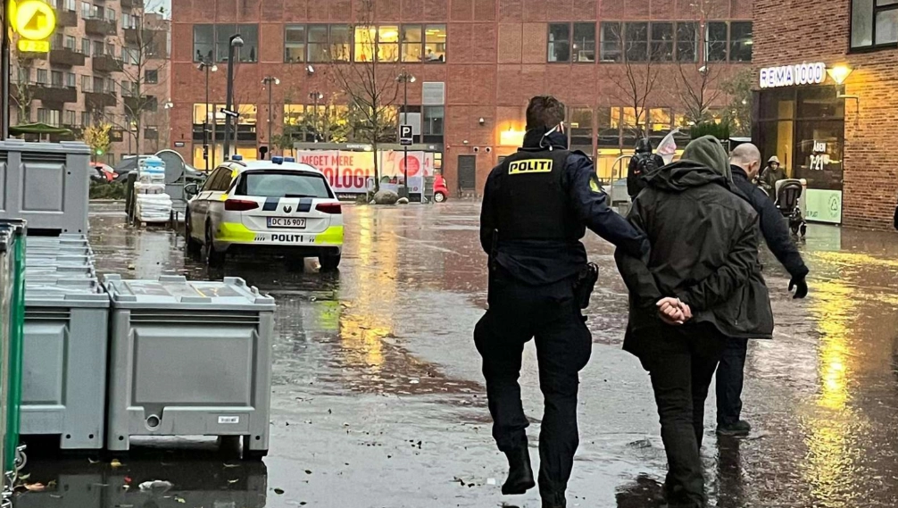 Politiet har anholdt mand ved Netto: Gjorde chokerende fund i hans taske