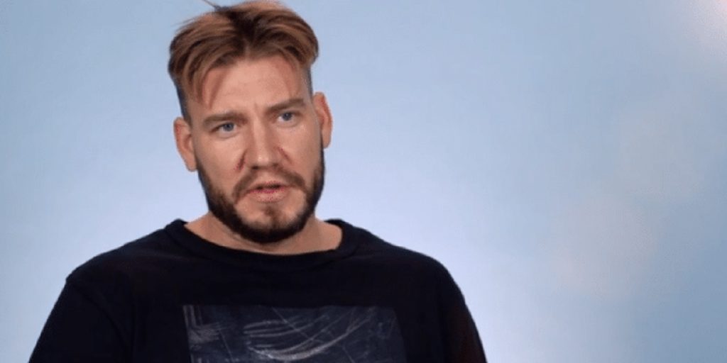 Bendtner tager røven på Janni Ree