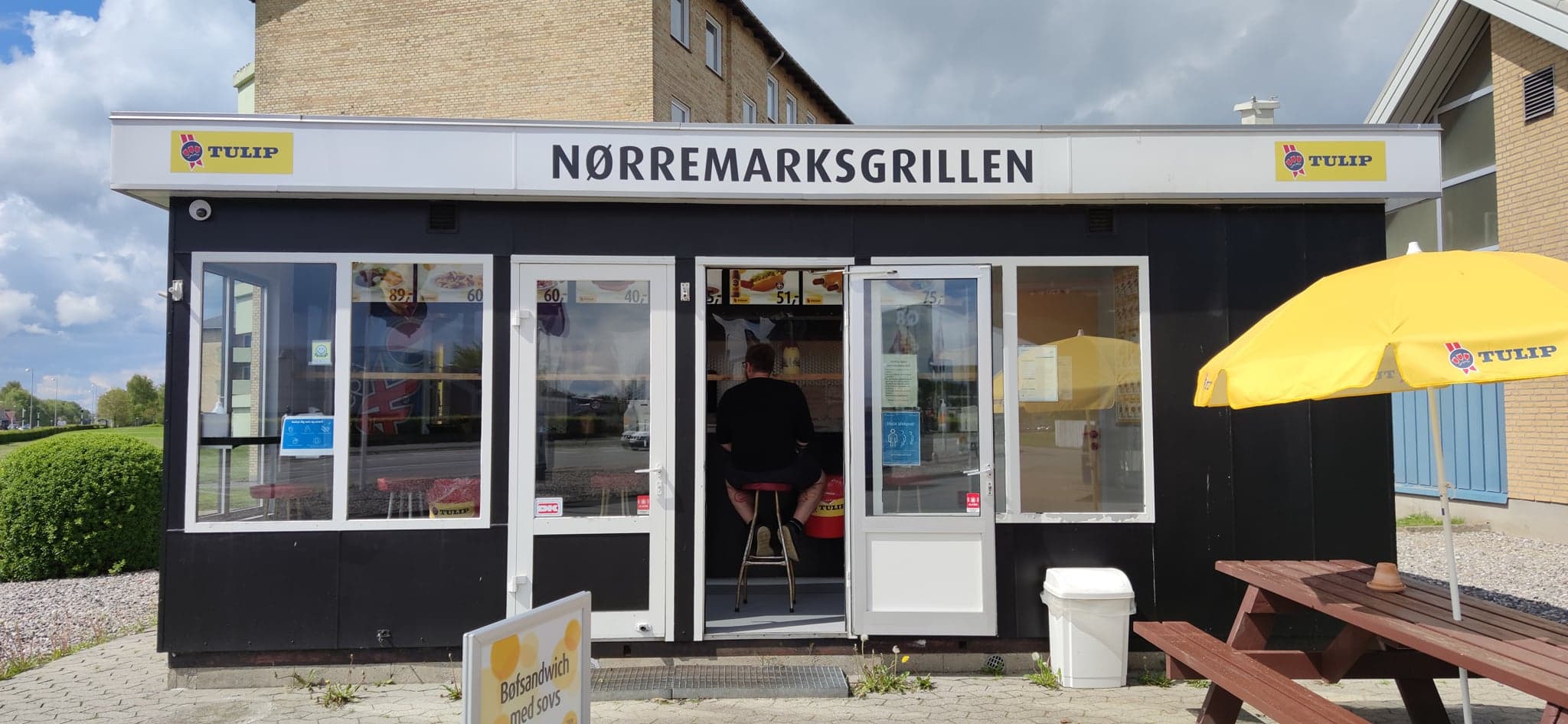 Nørremarksgrillen imponerer: En usandsynlig gourmetburger på en pølsevogn