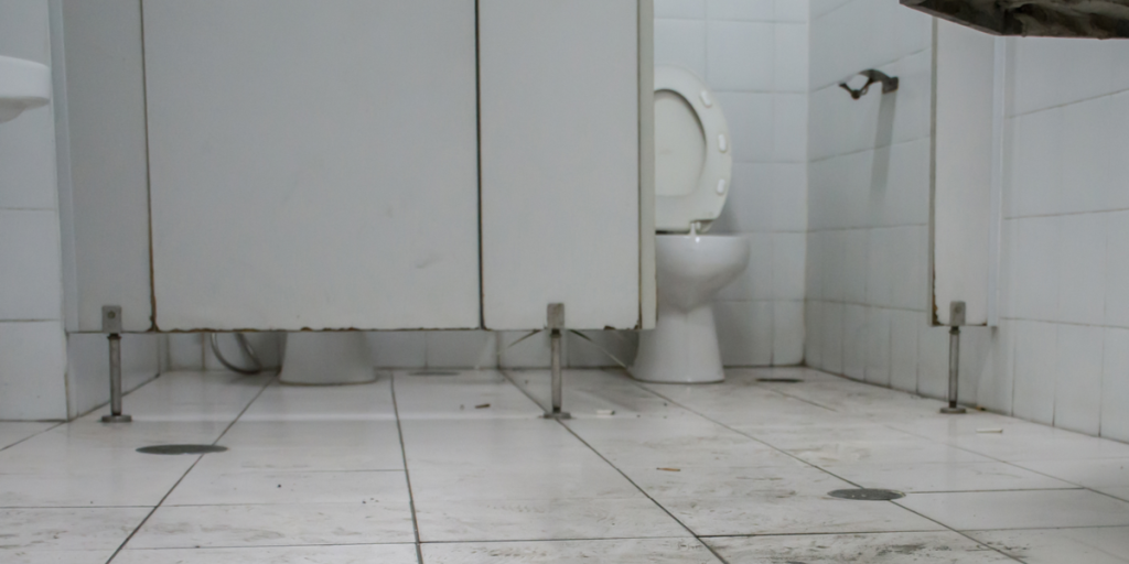 Læge advarer: Derfor skal du ikke sidde på hug, når du besøger et offentligt toilet