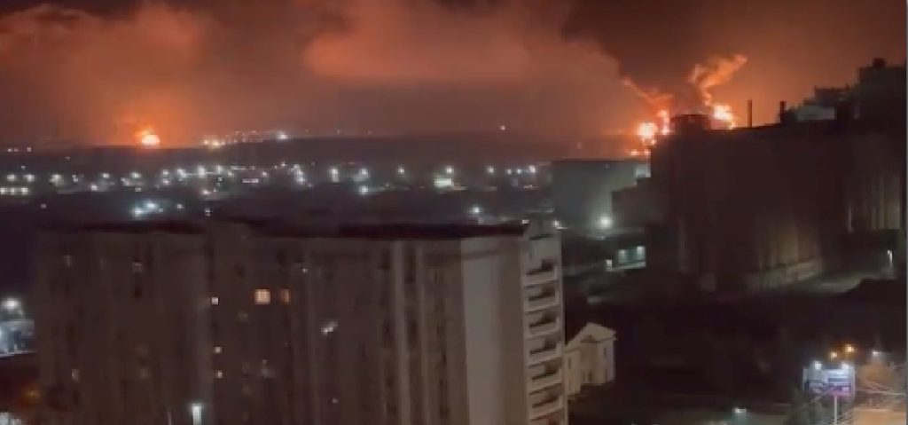 Stor eksplosion: Russisk olietank sprunget i luften