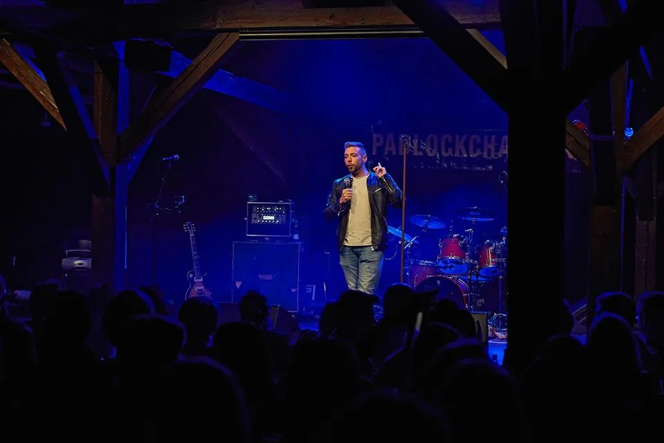 Kæmpe Open Mike-afslutning: Gratis Stand-up i den helt store sal