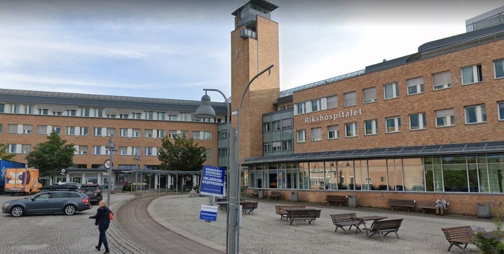 Kong Harald indlagt på hospitalet