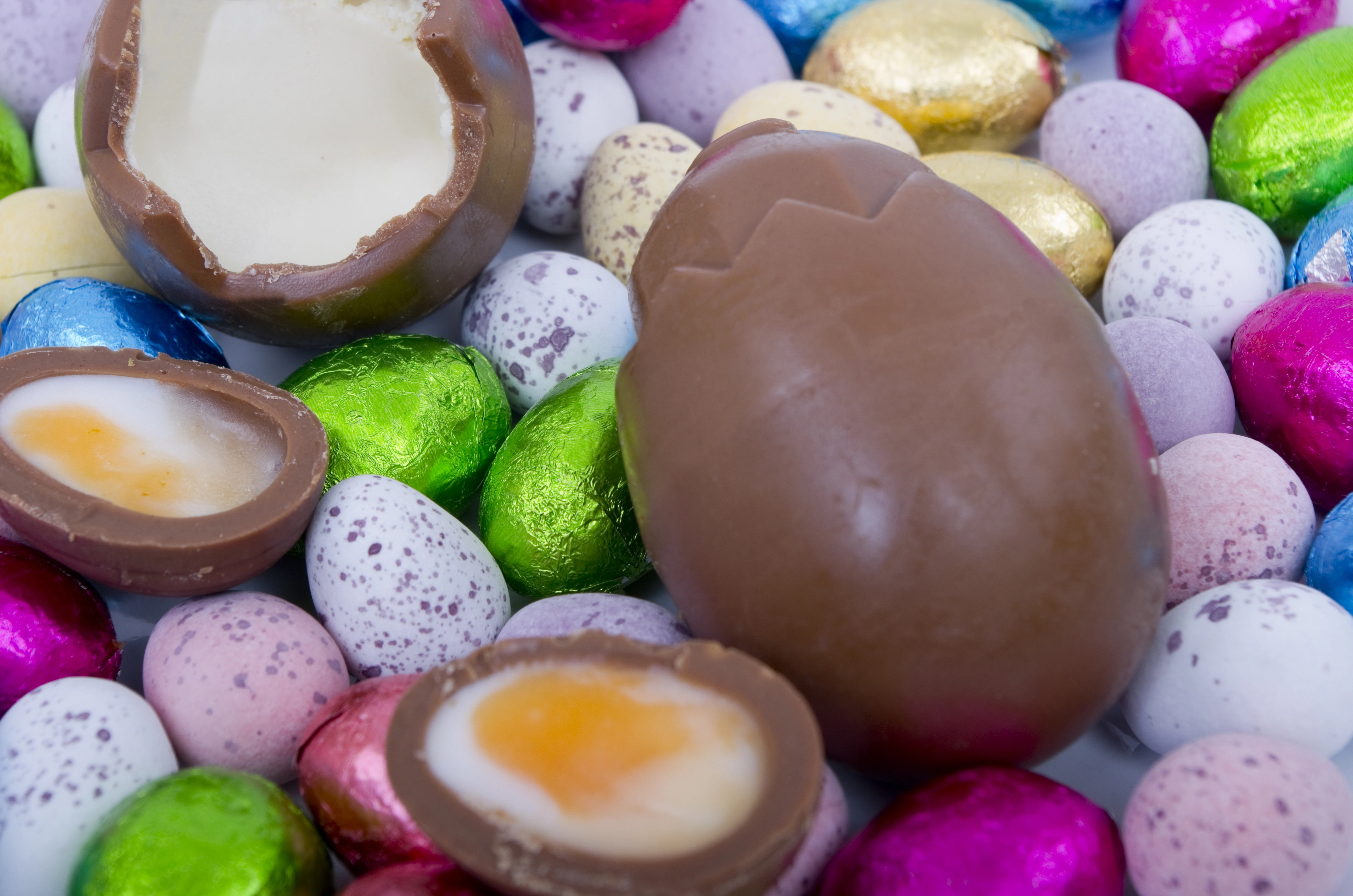 Lav dine egne chokoladeæg med cremefyld