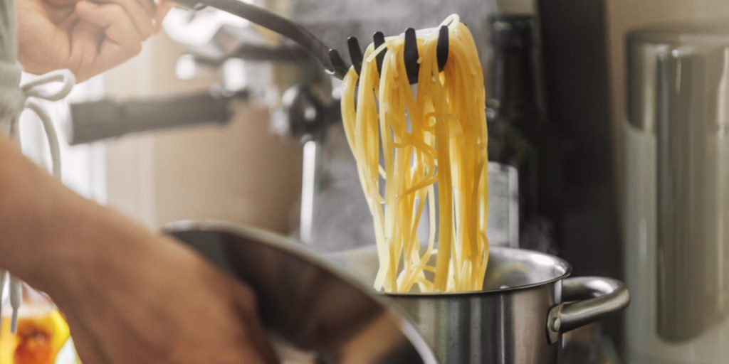 Det kan ses på vægten: Mange begår denne fejl når de koger pasta