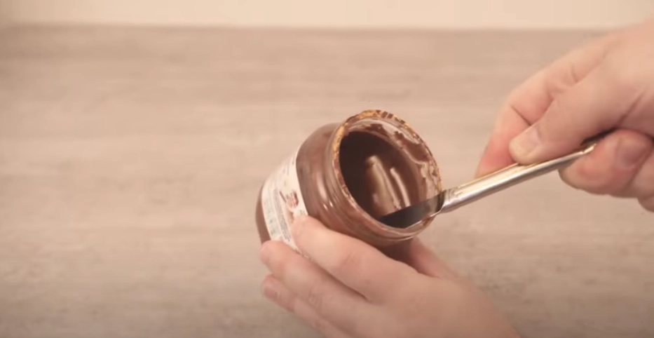 Han laver Nutella-tricket, der løser evigt problem: Nu er det slut med rester i glasset