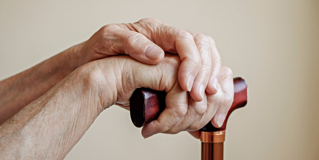 Skandale blandt hjemmeplejen: 86-årige Gerner efterladt i egen afføring på daglig basis