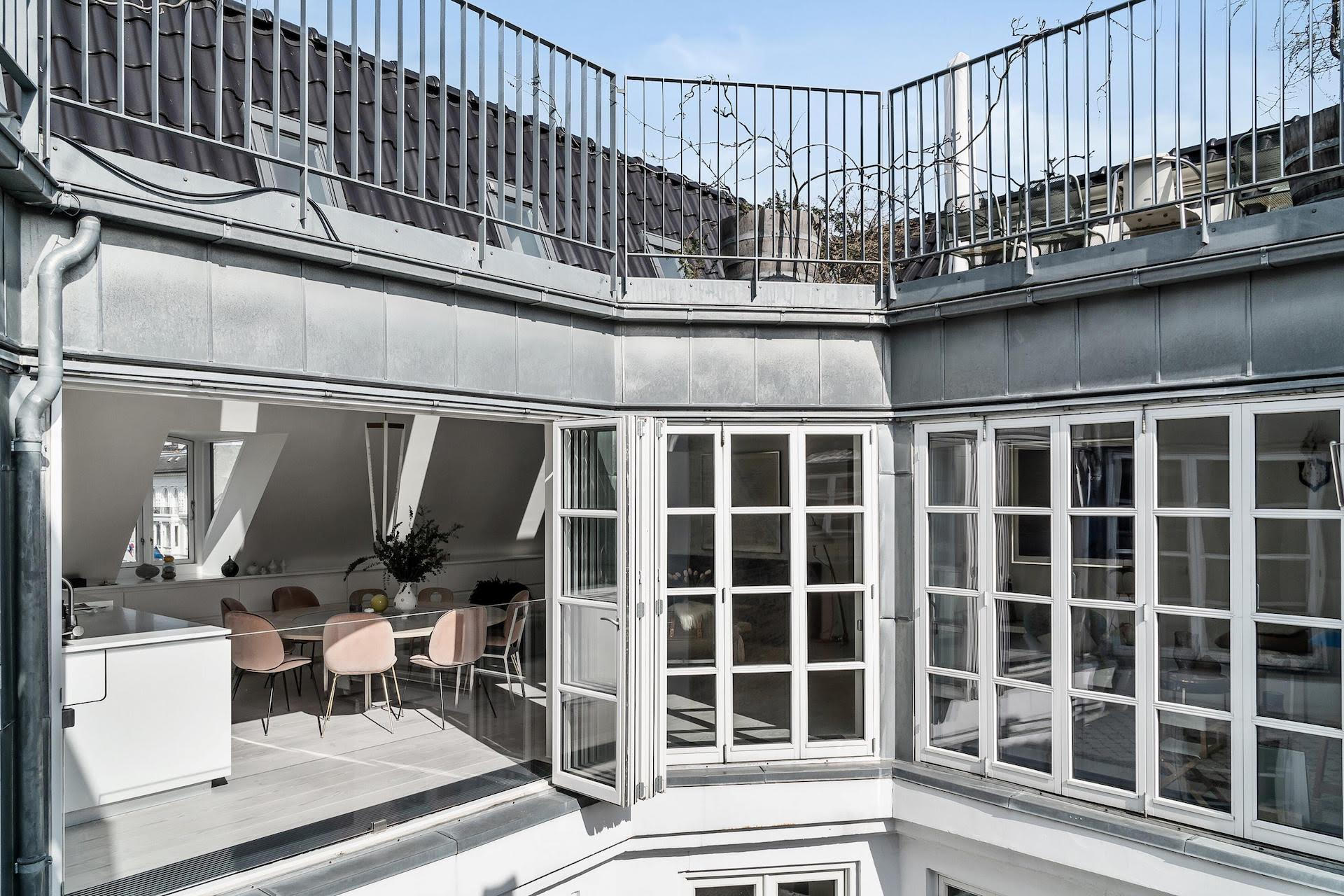 Milliondyr modebolig: Chefredaktør sælger vild penthouselejlighed