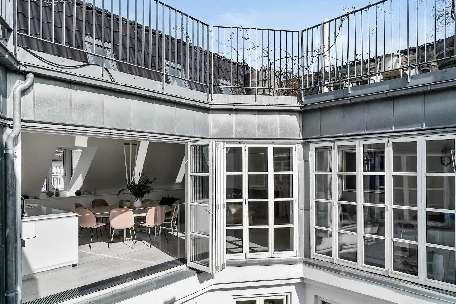 Milliondyr modebolig: Chefredaktør sælger vild penthouselejlighed