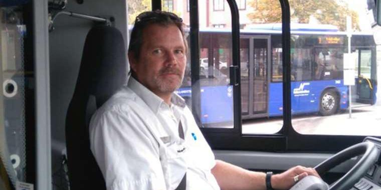 3-årig dreng opførte sig mærkeligt i bussen: Så trådte chaufføren Peter på speederen og kørte i den modsatte retning