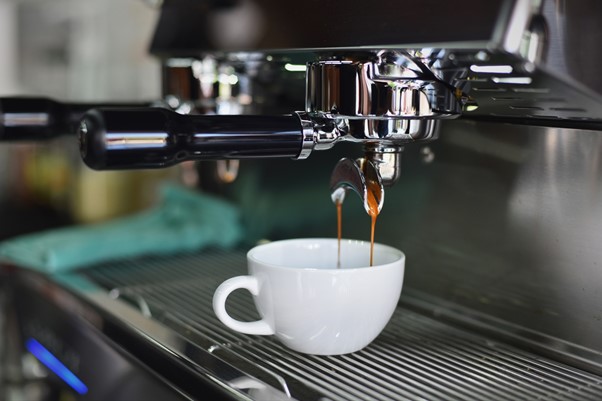 Få mere overskud i hverdagen – skift din gamle og langsomme kaffemaskine ud
