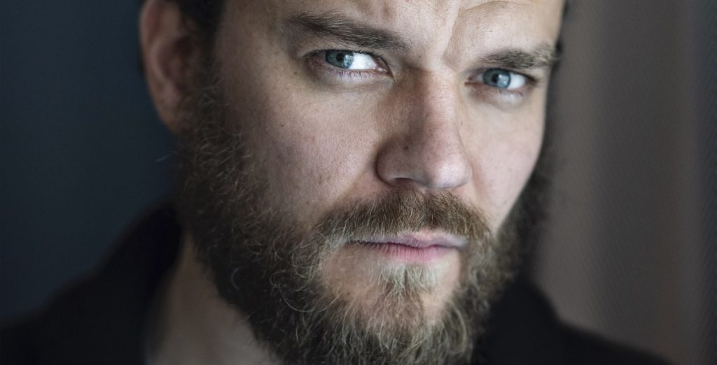 Pilou Asbæk deler fantastisk nyhed