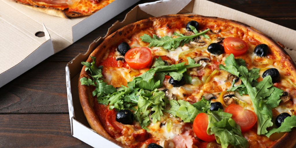 Nordjyde nær kvalt i pizza: Nu glæder hun sig til verden åbner igen