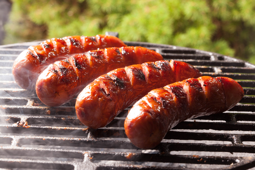 Fødevarestyrelsen tilbagekalder grillpølser: Smid dem ud