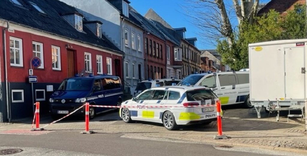 Ansatte på bosted truet med pistol: En person anholdt