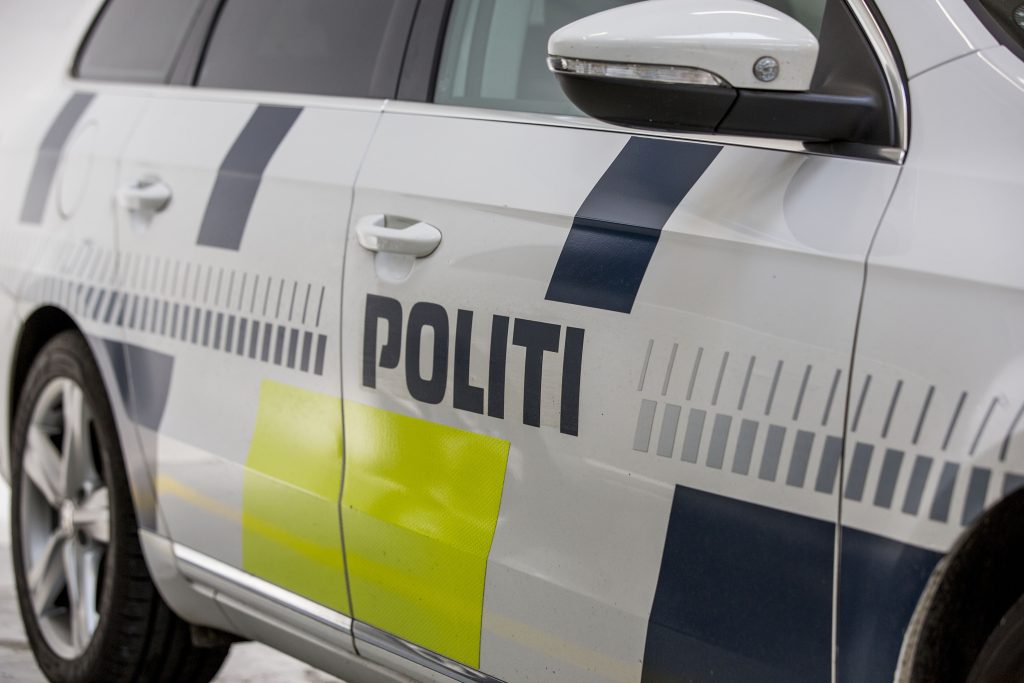 Betjente fik plyndret deres patruljevogn: Godt berusede unge stak bl.a. af med alkometeret
