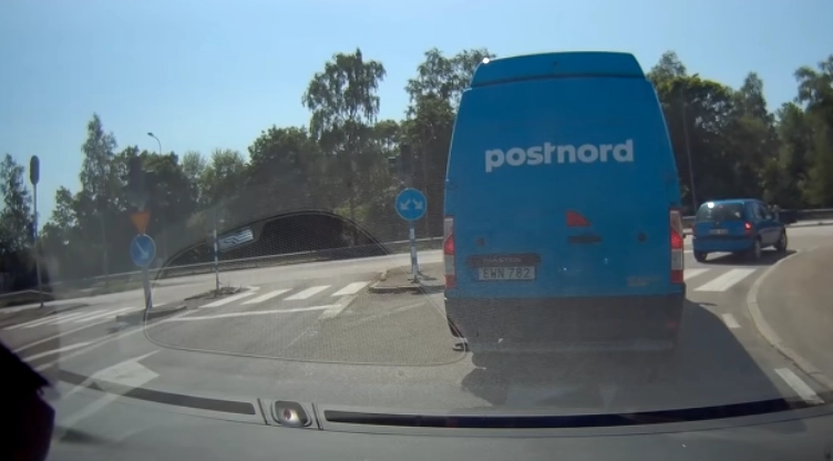 Julie raser over PostNord: Du gætter aldrig, hvilken bommert de har begået