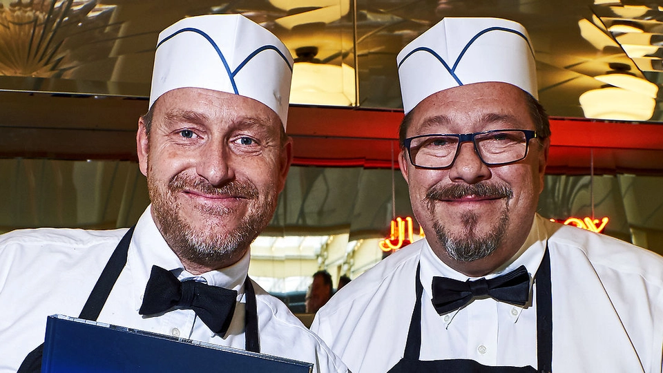 Bekræfter forhold: Adam Price danner par med 22 år yngre kvinde